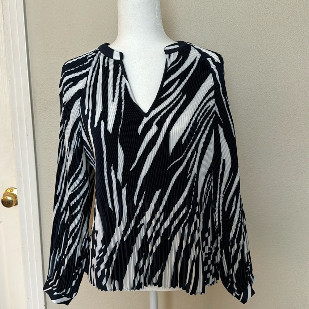 Women’s long sleeve blouse